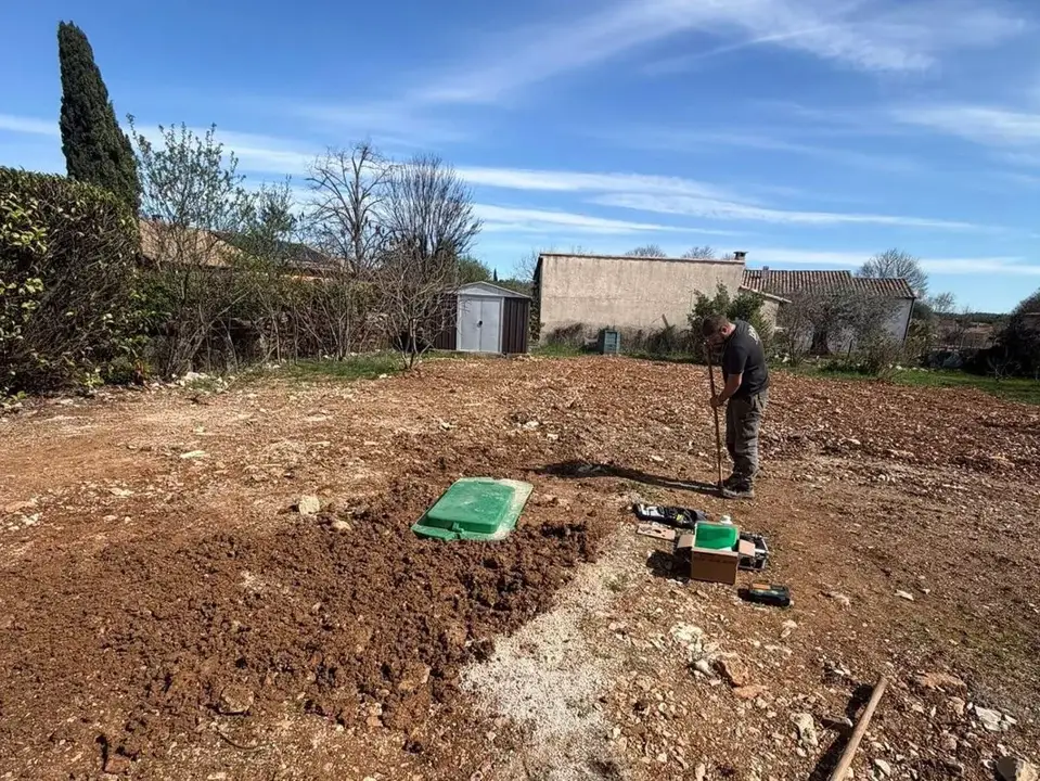 Expert sur un terrain en travaux